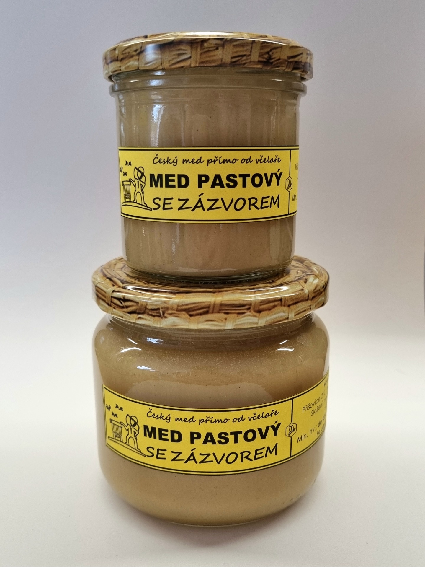 Český med pastový se zázvorem